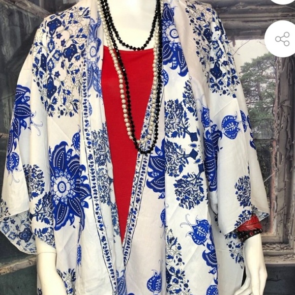 Justin&Taylor Tops - Royal blue floral kimono